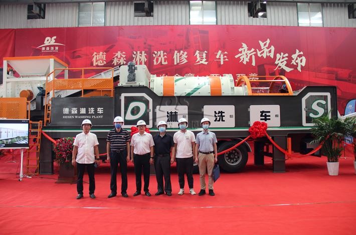 PA视讯官方集团淋洗车发布现场嘉宾合影 PA视讯官方集团淋洗车发布现场嘉宾合影