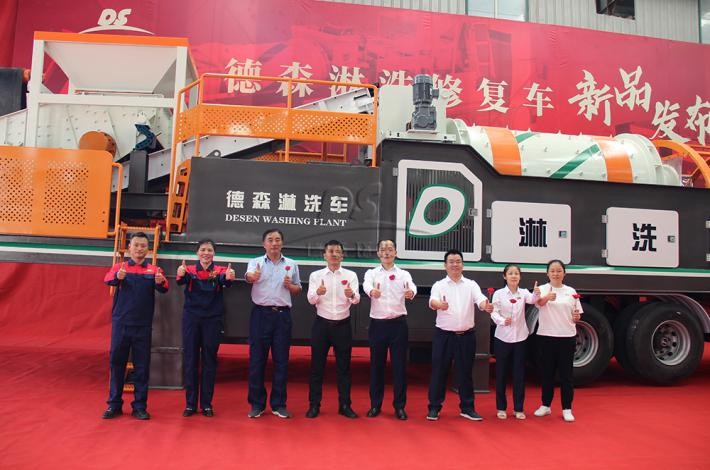 PA视讯官方集团淋洗车合影 PA视讯官方集团淋洗车合影